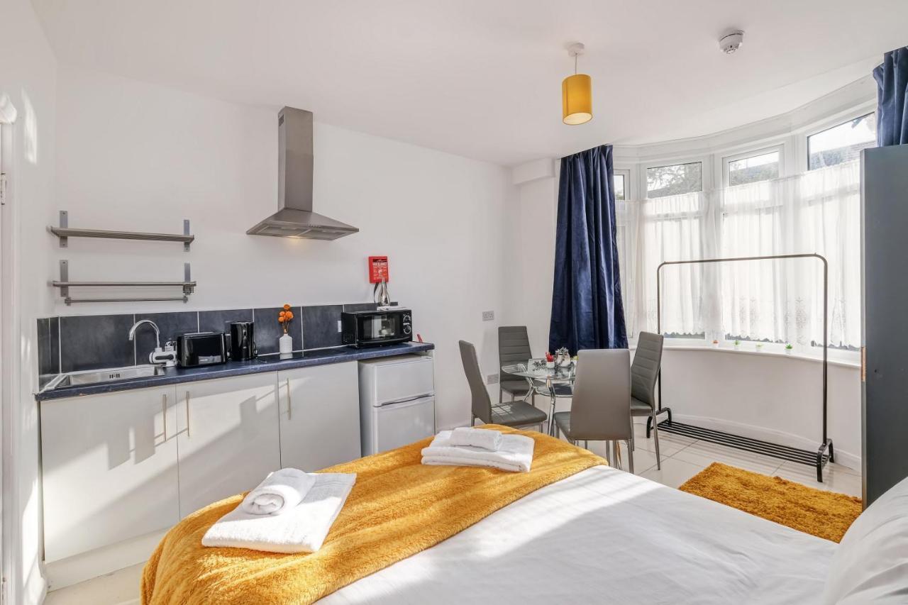 Fernbank Rooms Sudbury Hill, Harrow, Self-Contained Studios With En-Suite Harrow on the Hill ภายนอก รูปภาพ