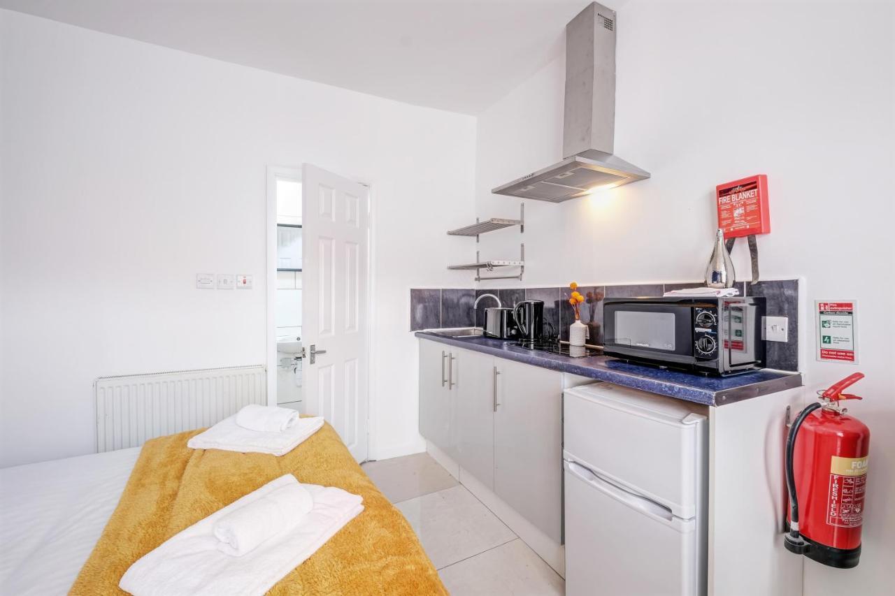 Fernbank Rooms Sudbury Hill, Harrow, Self-Contained Studios With En-Suite Harrow on the Hill ภายนอก รูปภาพ