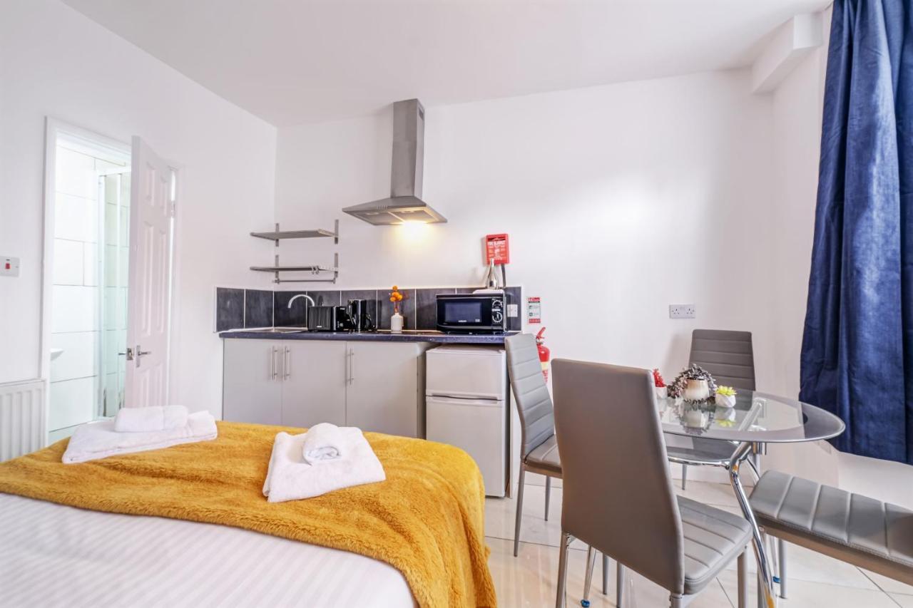 Fernbank Rooms Sudbury Hill, Harrow, Self-Contained Studios With En-Suite Harrow on the Hill ภายนอก รูปภาพ
