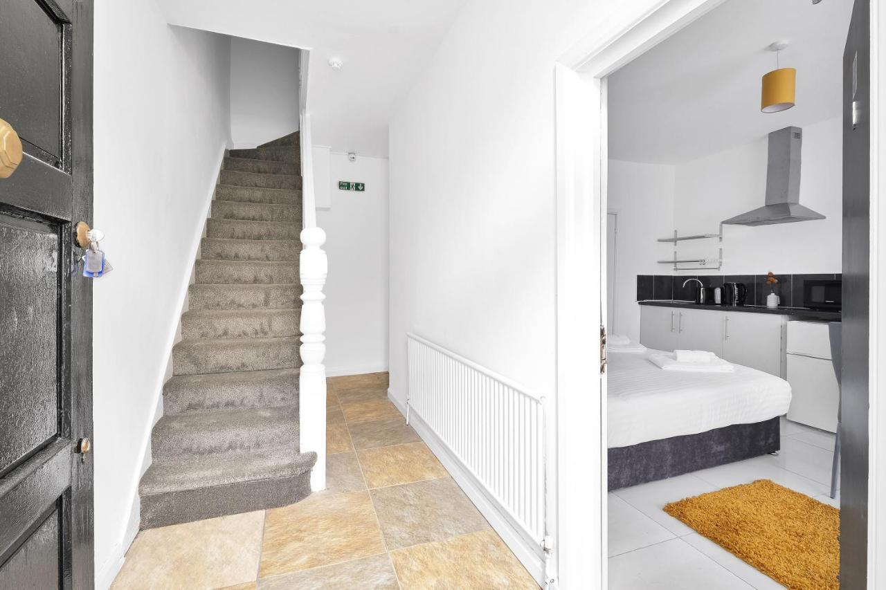 Fernbank Rooms Sudbury Hill, Harrow, Self-Contained Studios With En-Suite Harrow on the Hill ภายนอก รูปภาพ