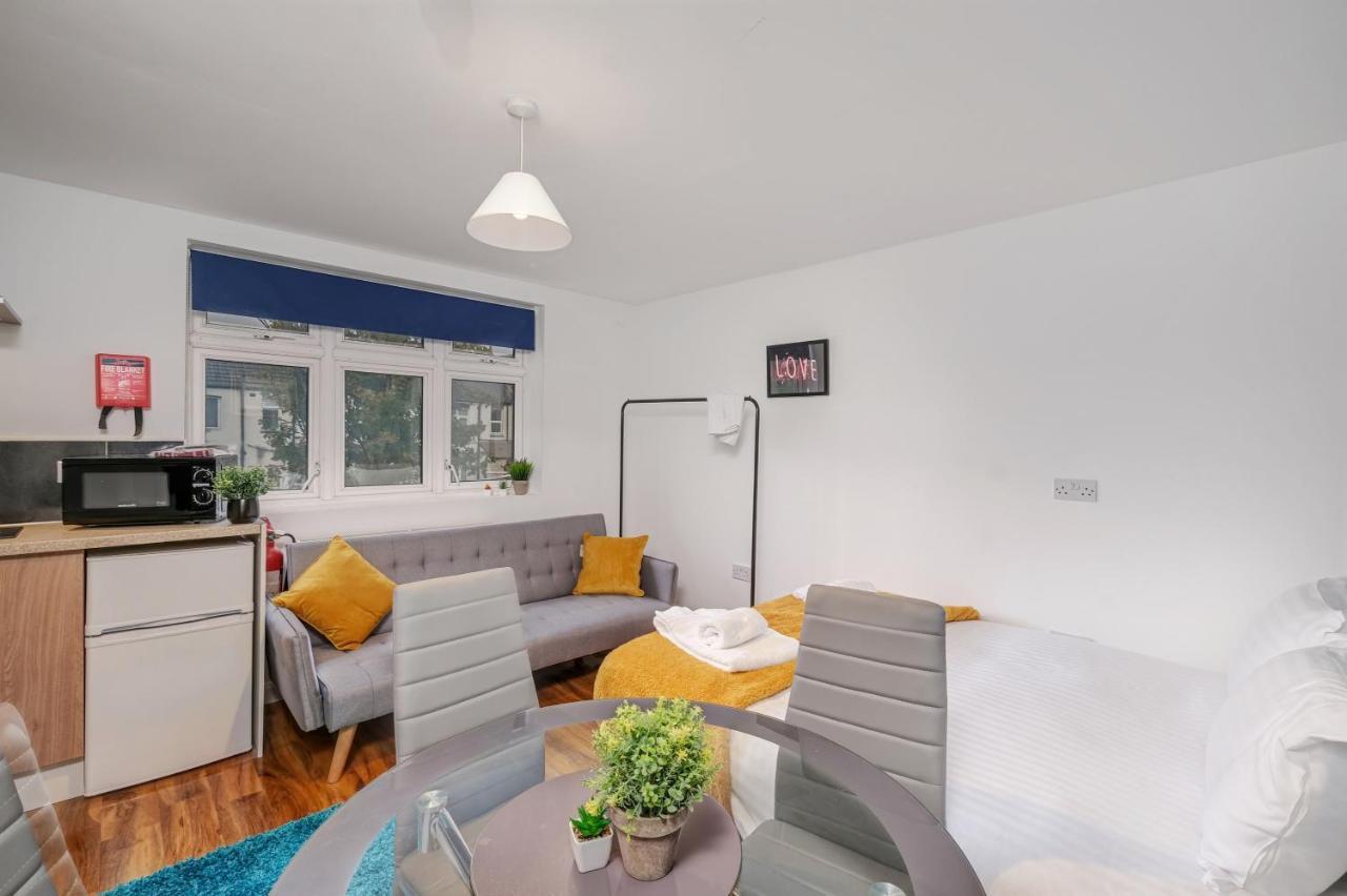 Fernbank Rooms Sudbury Hill, Harrow, Self-Contained Studios With En-Suite Harrow on the Hill ภายนอก รูปภาพ